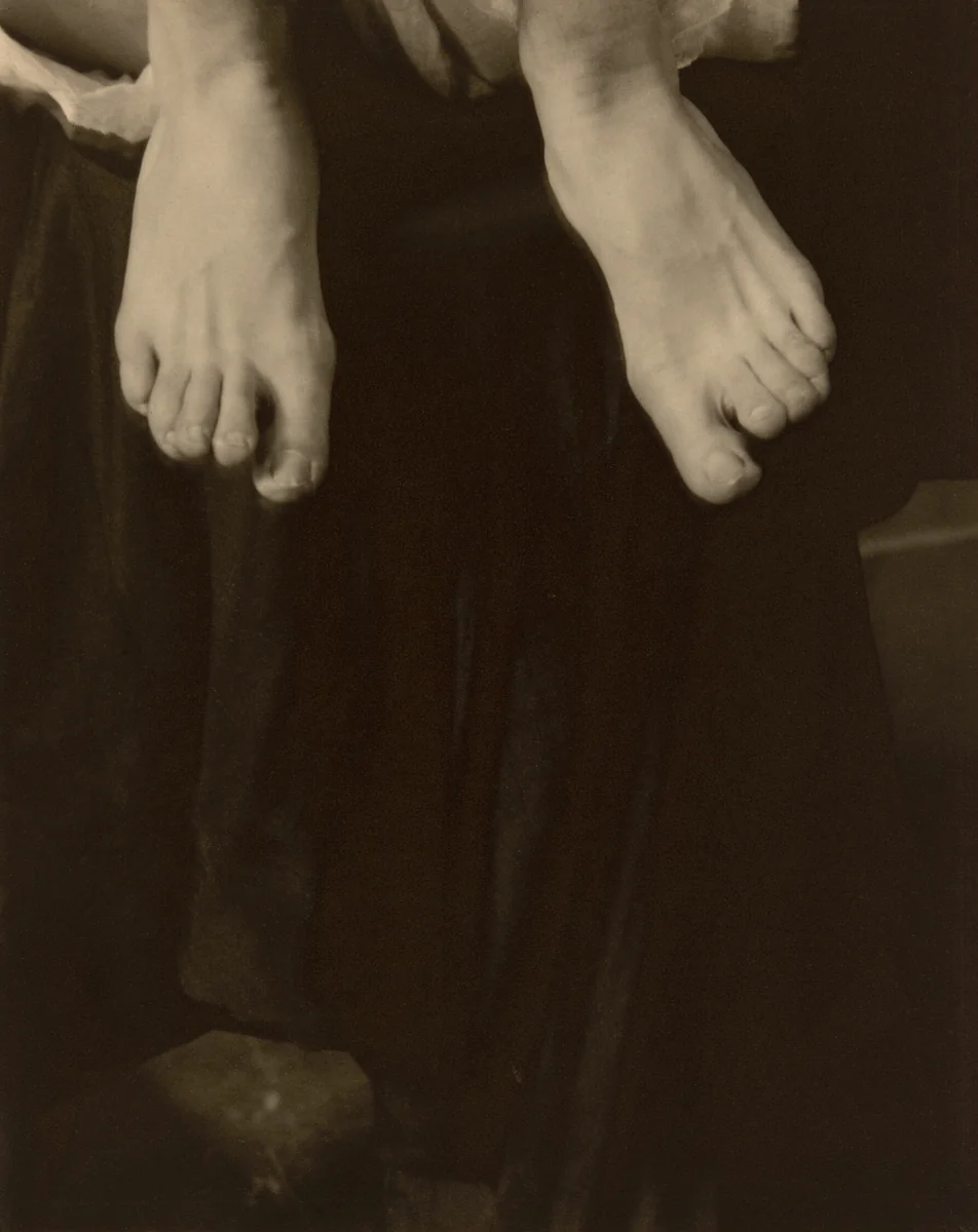 Georgia O'Keeffe - Feet by Alfred Stieglitz, photograph, 1918