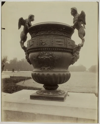 Versailles, Vase par Ballin by Jean-Eugène-Auguste Atget, photograph, 1904