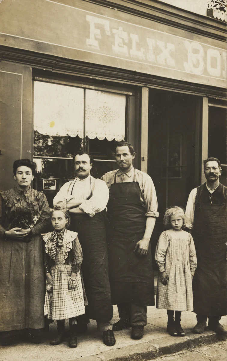 Félix Boin, Chaussures, Place du Marché, Viels-Maisons by Unidentified Photographer, photograph, 1905