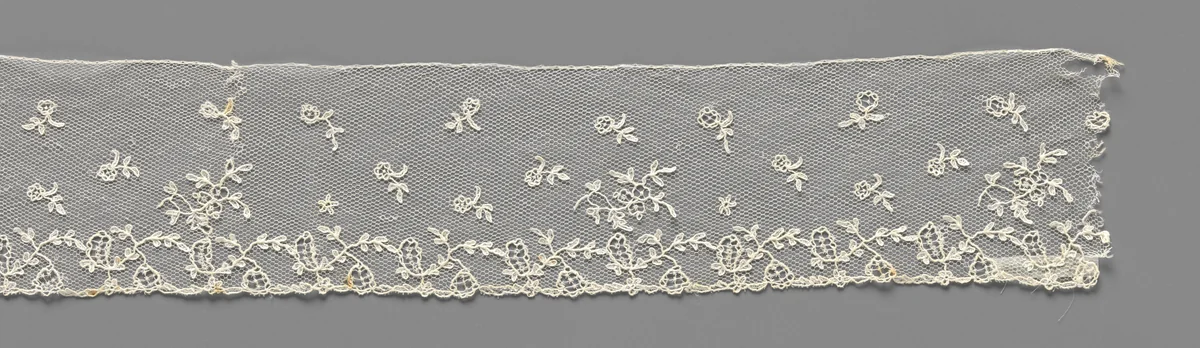 Strook naaldkant met strooipatroon van rozetbloempjes aan steel met bladslinger langs onderrand met opengewerkt ovaal en rond bloempje by anonymous, other, 1785-1799
