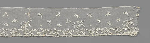 Strook naaldkant met strooipatroon van rozetbloempjes aan steel met bladslinger langs onderrand met opengewerkt ovaal en rond bloempje by anonymous, other, 1785-1799