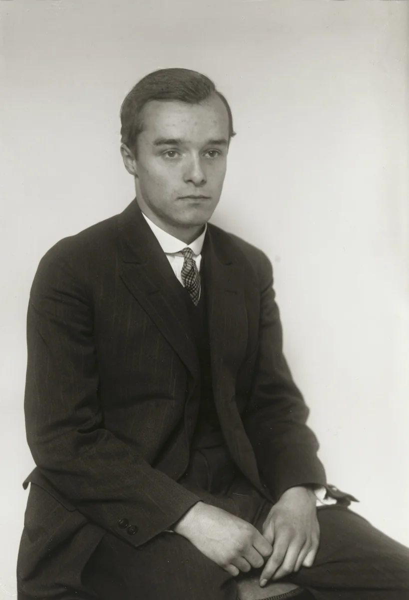 Painter [Gerd Arntz] by August Sander, photograph, 1927