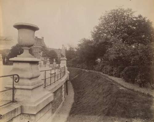 Tuileries - Les fosses du / Jardin by Eugène Atget, photograph, 1911