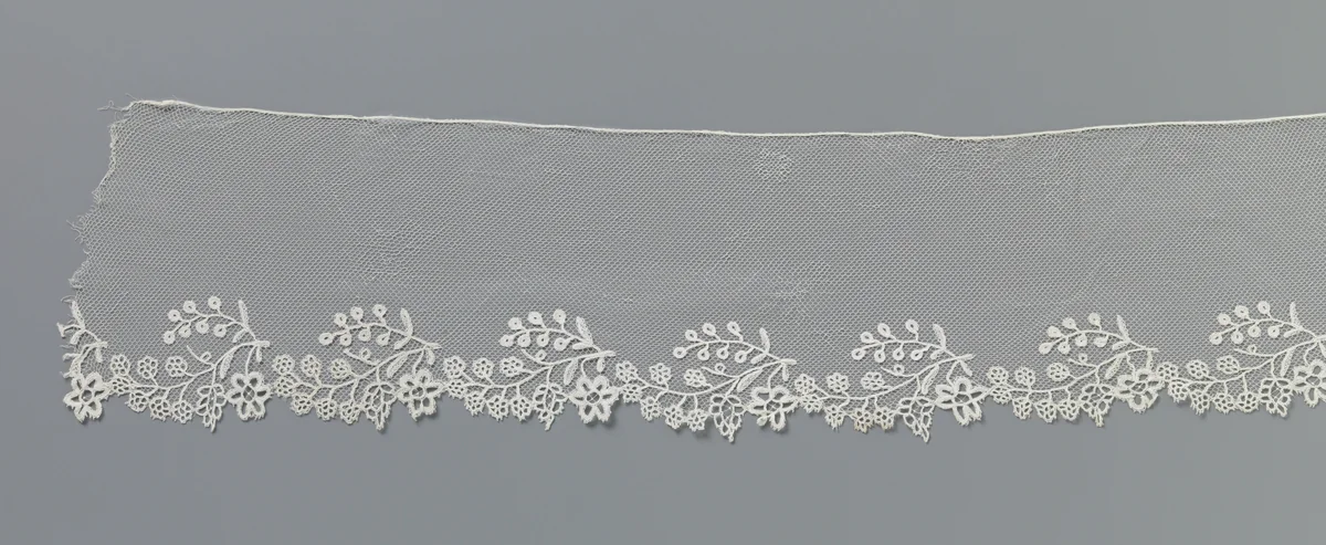 Strook applicatiekant met bloesemtakjes by anonymous, other, 1890-1909