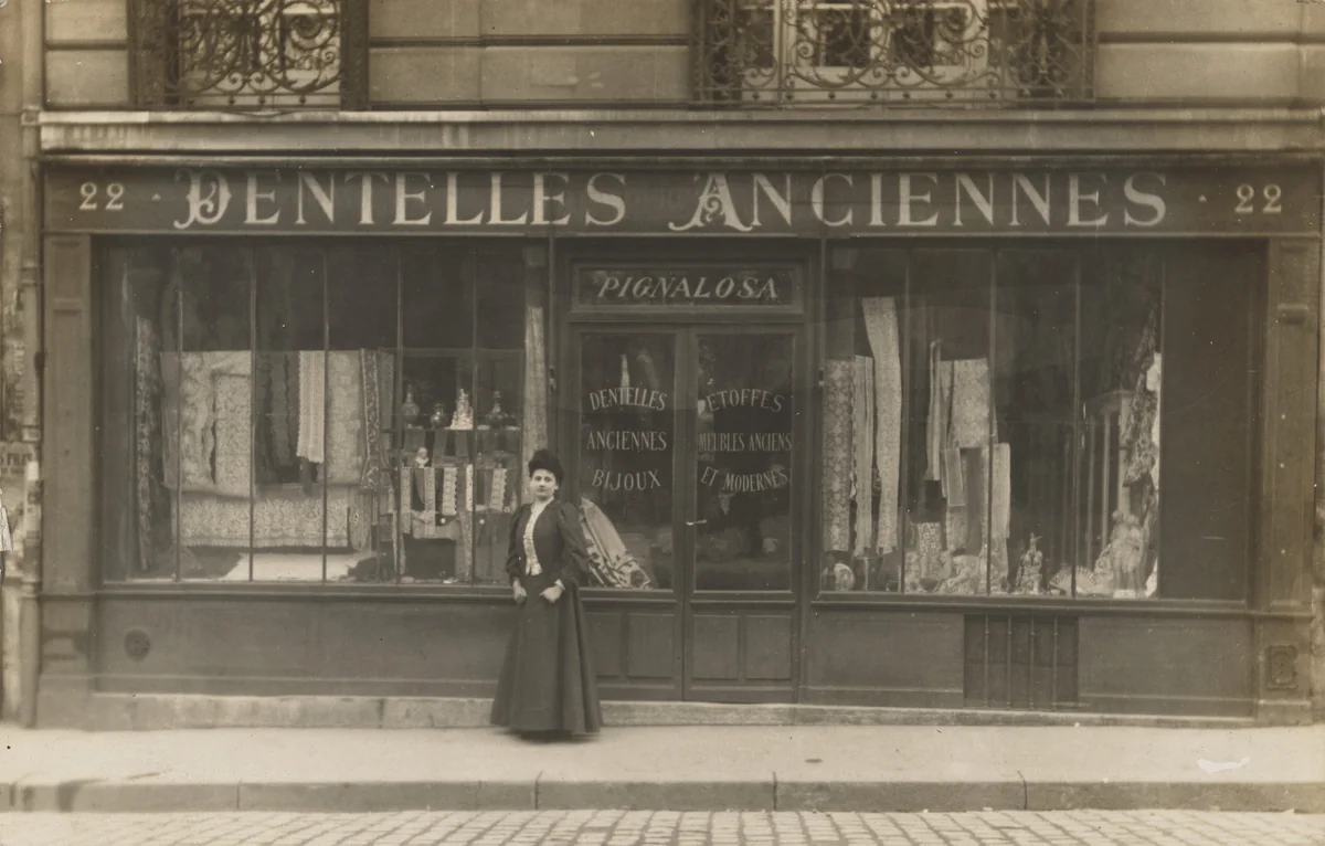 Pignalosa, Dentelles anciennes, Bijoux – étoffes, 22, rue Troyon, Paris by Unidentified Photographer, photograph, 1907