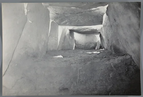 Hunebed van Kerguntuil, Trégastel by Albert Egges van Giffen, photograph, 1939