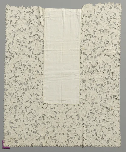 Voorspelddoek voor antependium met een smal linnen middenstuk en drie zijden naaldkant by anonymous, other, 1650-1699