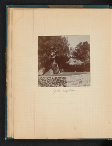 Gezicht op de grot van Napoléon by Théodore van Lelyveld, book, 1902-1904