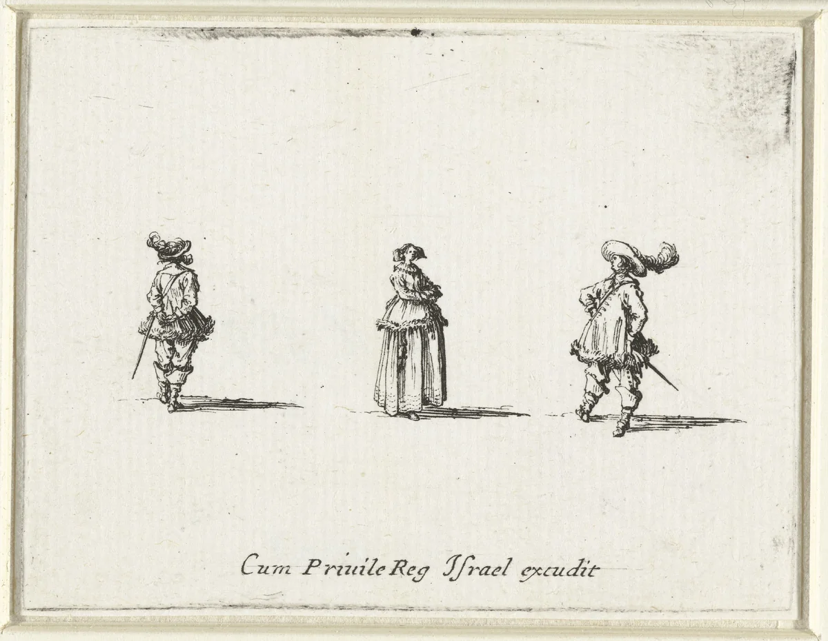 Dame, de handen voor de buik, op de rechterzijde gezien, tussen twee heren by Jacques Callot, print, 1633-1635