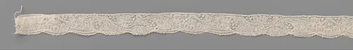 Strook kloskant met langgerekt golvend acanthusblad en kelkbloem in hoornvormig motief by anonymous, other, 1725-1749