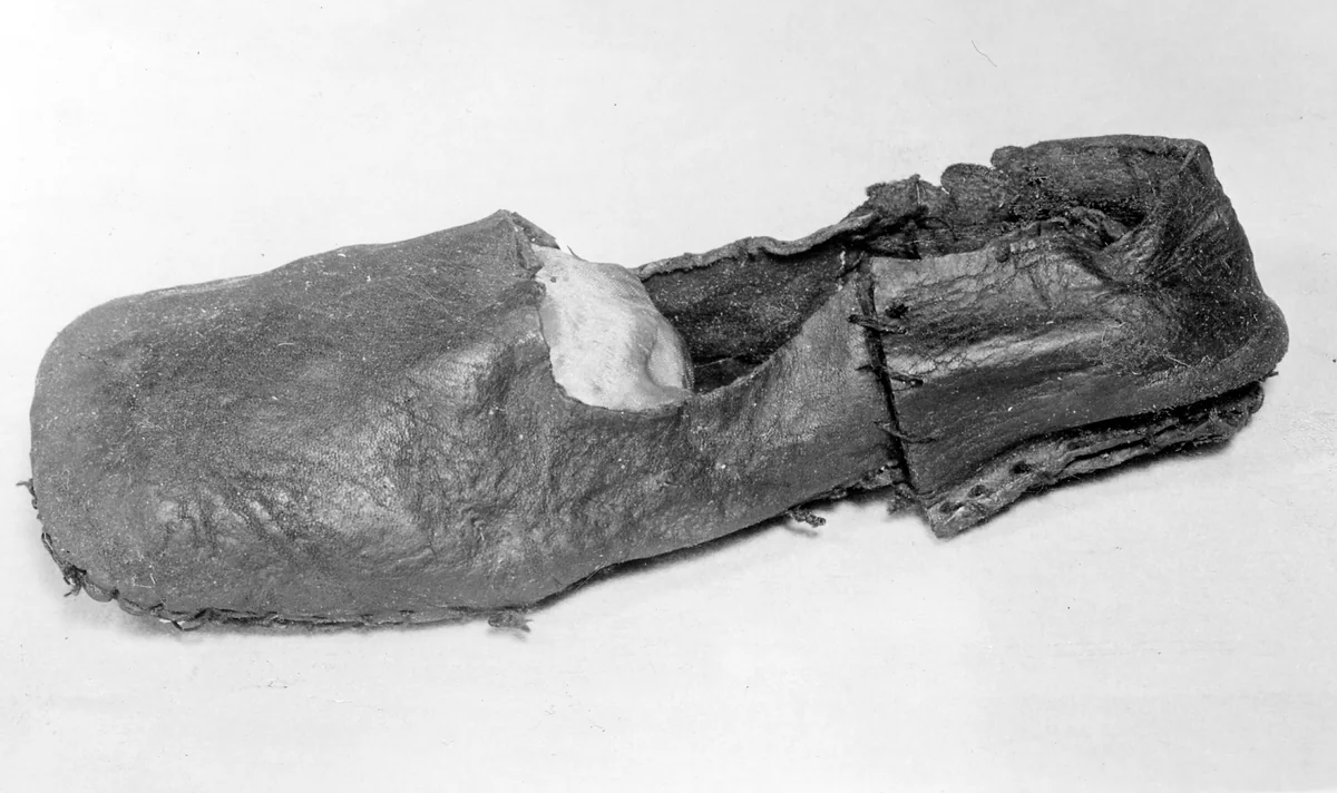 Shoe by England, textile, 1501-1600