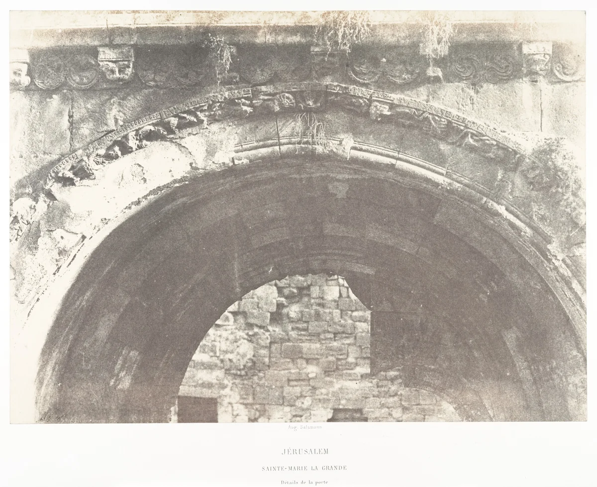 Jérusalem, Sainte-Marie-la-Grande, Détails de la porte by Auguste Salzmann, photograph, 1854-1859