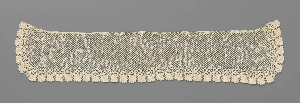 Kraag van gehaakte kant met vierpassen en vierkante godronschulpen by anonymous, textile, 1890-1899