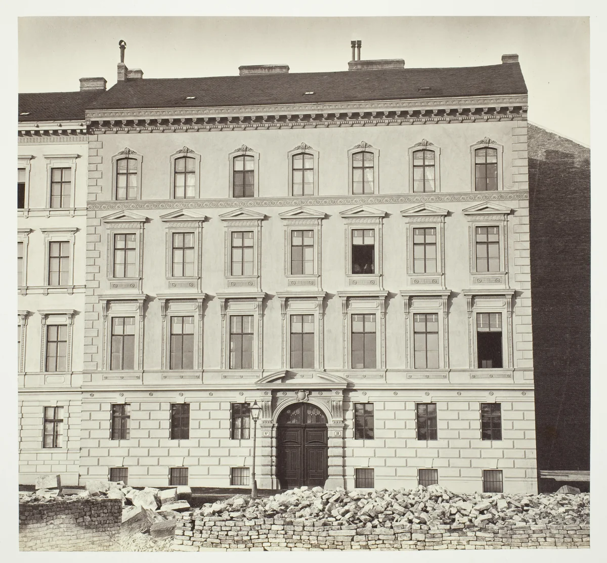 Elisabethstraβe No. 18, Wohnhaus Senior Excellenz des Grafen Trautmansdorf by Artist Unknown, photograph, 1860-1869