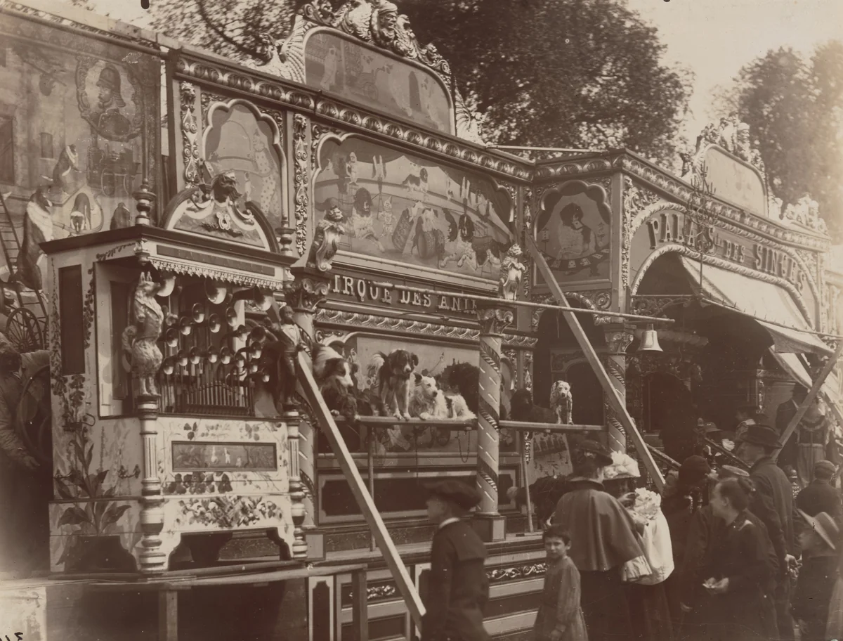Fête des Invalides by Eugène Atget, photograph, 1898