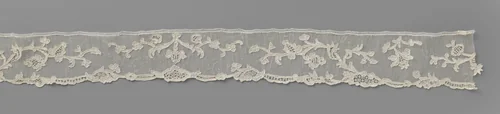 Strook naaldkant met hangende bloemen by anonymous, other, 1760-1790