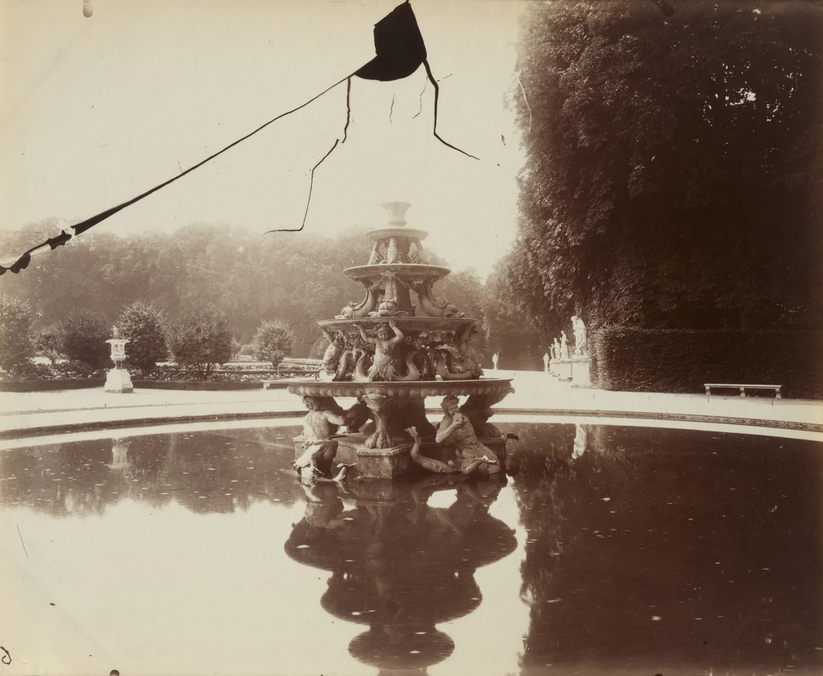 Parc de Versailles by Eugène Atget, photograph, 1901