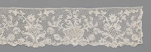 Strook naaldkant met bloemvaas waarin takken een V vormen en een niervormig cartouche by anonymous, other, 1880-1899