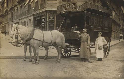 Attelage, Félix Potin, Angle rue du Four et rue Bonaparte, Paris by Unidentified Photographer, photograph, 1905
