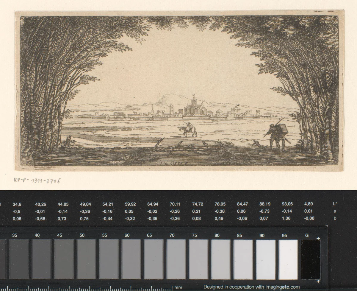 Gezicht op een stad gezien van onder een bomenboog by anonymous, print, 1647-1714