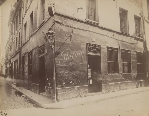 Cabaret de la Petite Biche. 60 rue Beaubourg by Eugène Atget, photograph, 1913