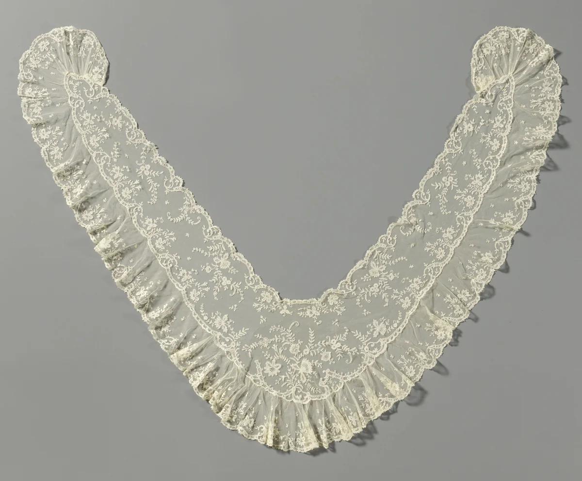 Fichu van applicatiekant met gerimpelde strook by anonymous, other, 1890-1909