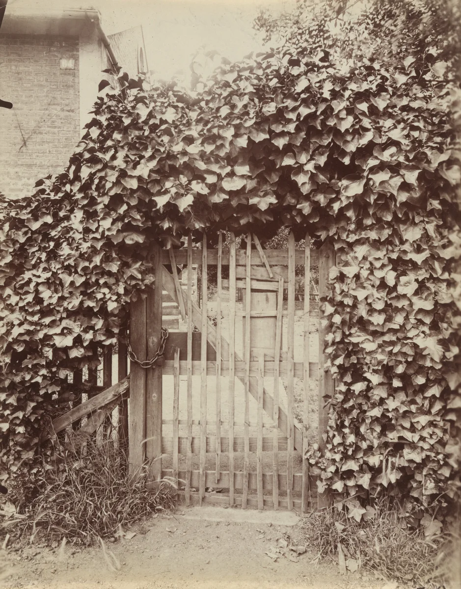 Entrée du jardin by Eugène Atget, photograph, 1919