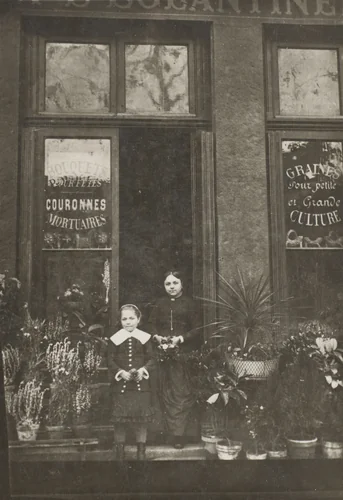 Bouquets pour fêtes, Couronnes mortuaires, Graines pour petite et grande culture, Lyon by Unidentified Photographer, photograph, 1915