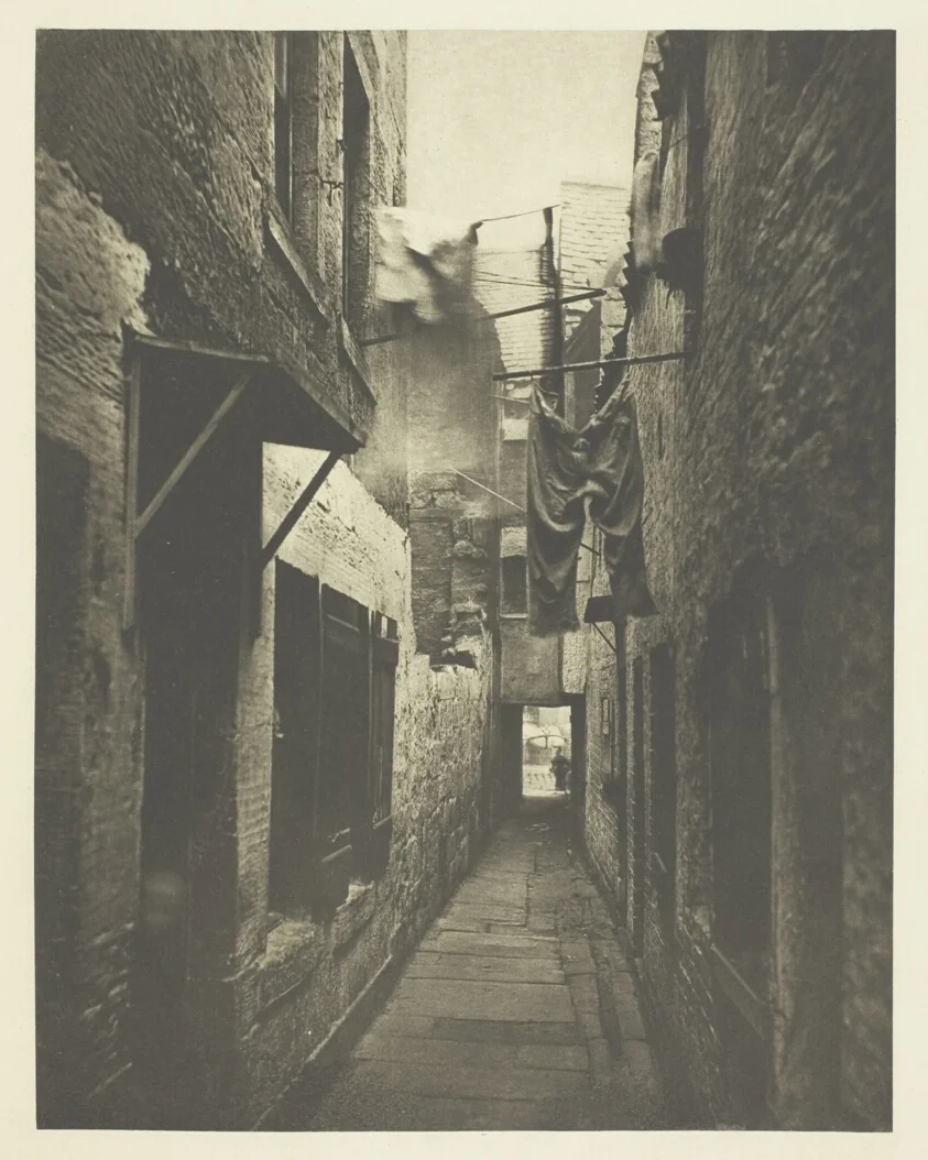 Close No. 101 High Street by Thomas Annan, photograph, 1868