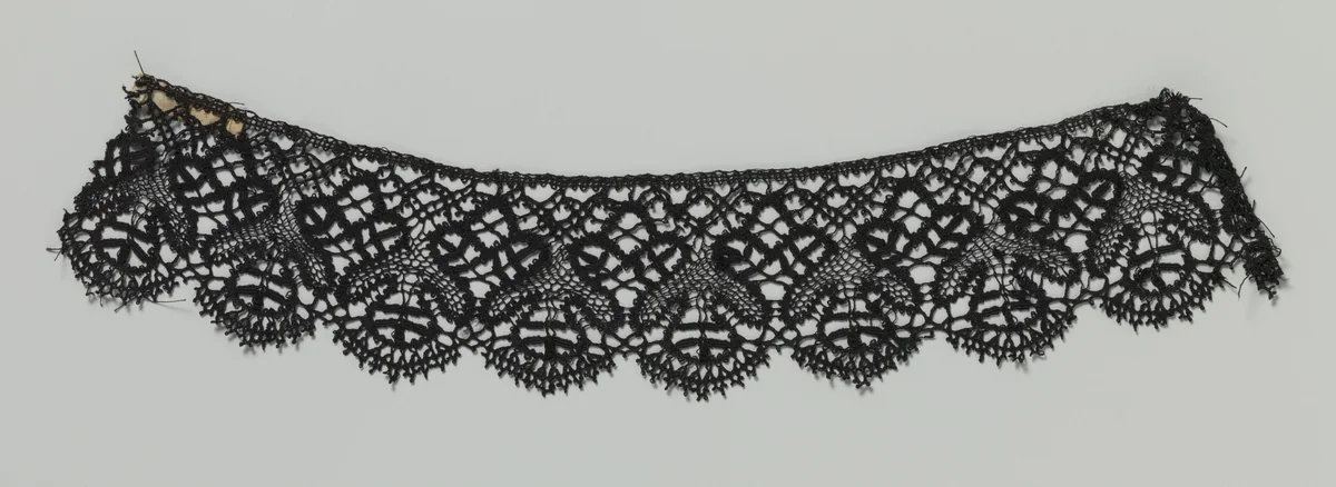 Strook kloskant met staand drielobbig blad en hangende waaierbloem by anonymous, other, 1875-1899