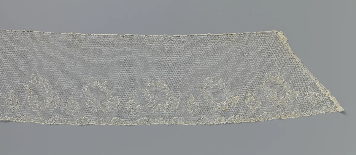 Strook kloskant ovalen gevormd door grillige bladmotieven by anonymous, other, 1800-1810