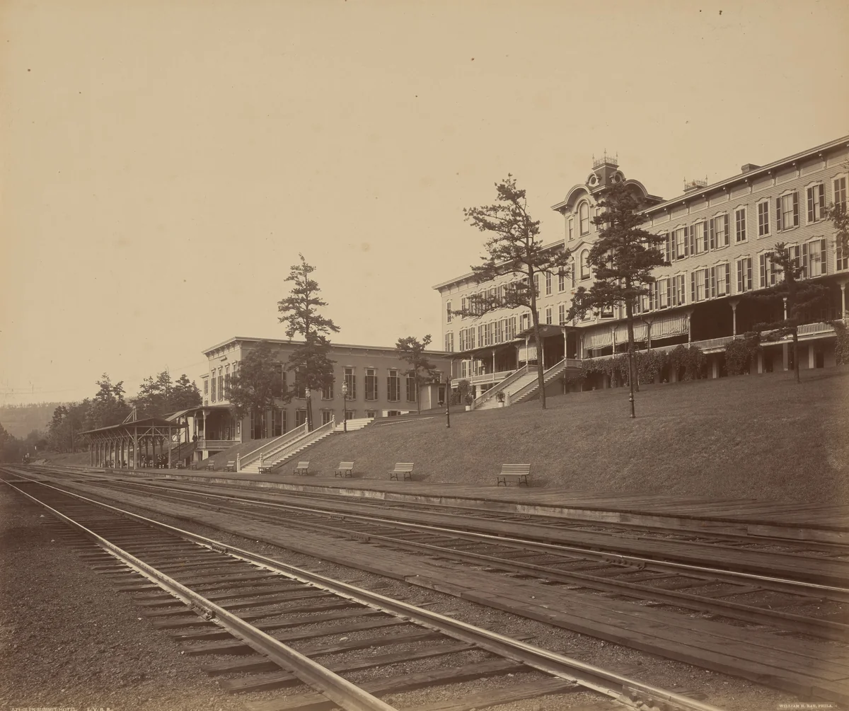 Glen Summit Hotel by William H. Rau, photograph, 1890-1900