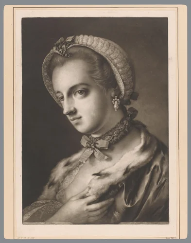 Vrouw met een kapje, pareloorbellen en een bonten kraag by Unknown, print, 1760-1762