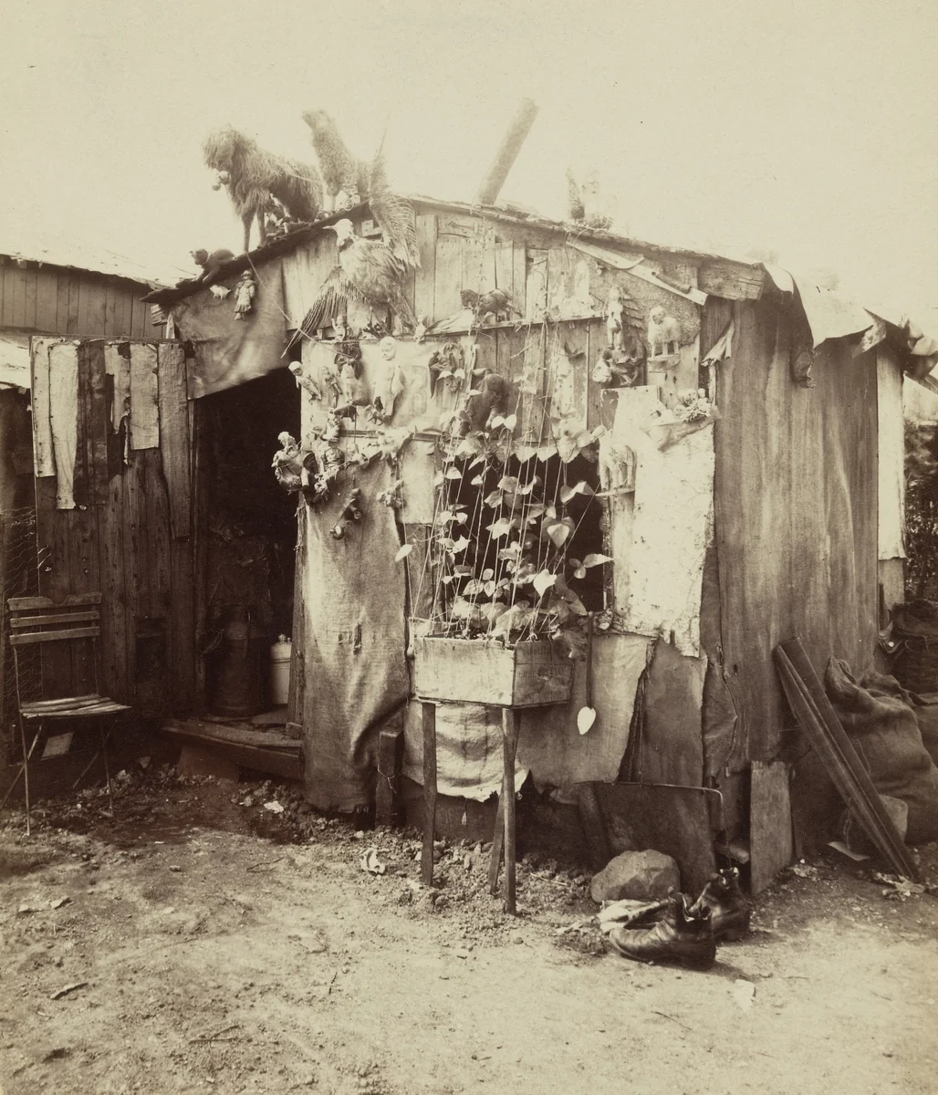 Villa d'un chiffonier by Eugène Atget, photograph, 1912