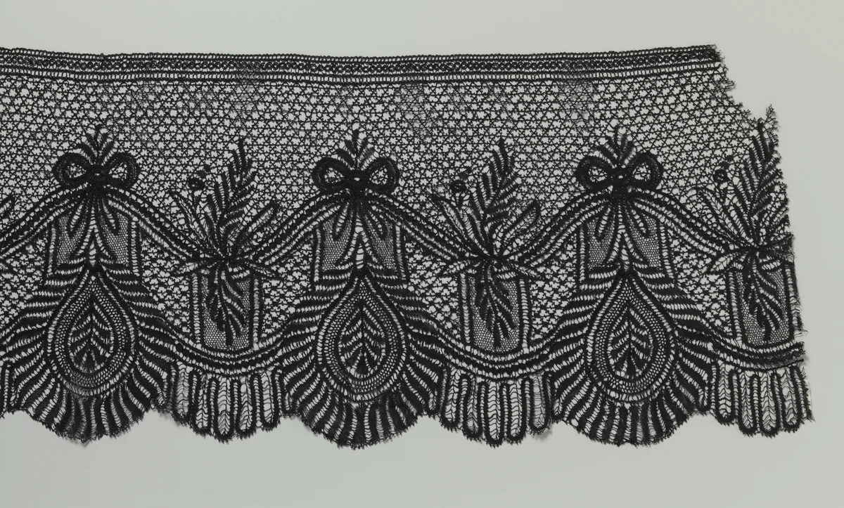 Strook kloskant met druppelvormige schulp onder strik by anonymous, other, 1860-1870