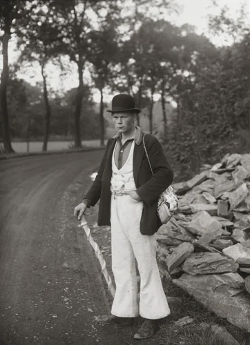 Itinerant Mason by August Sander, photograph, 1927