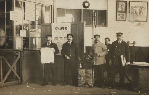 Intérieur de la gare de Nice by Unidentified Photographer, photograph, 1907