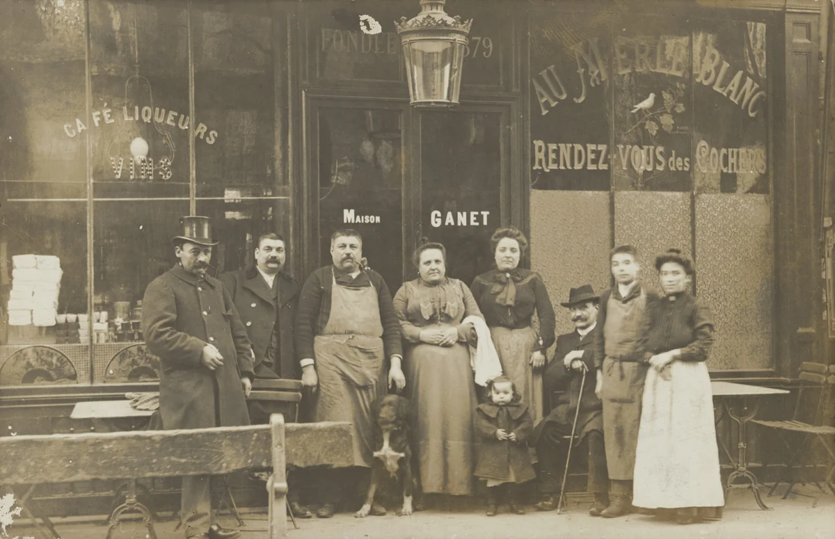 Maison Ganet, Café - liqueurs – vins, Rendez-vous des cochers, Plaque Guilleminot, Paris by Unidentified Photographer, photograph, 1905