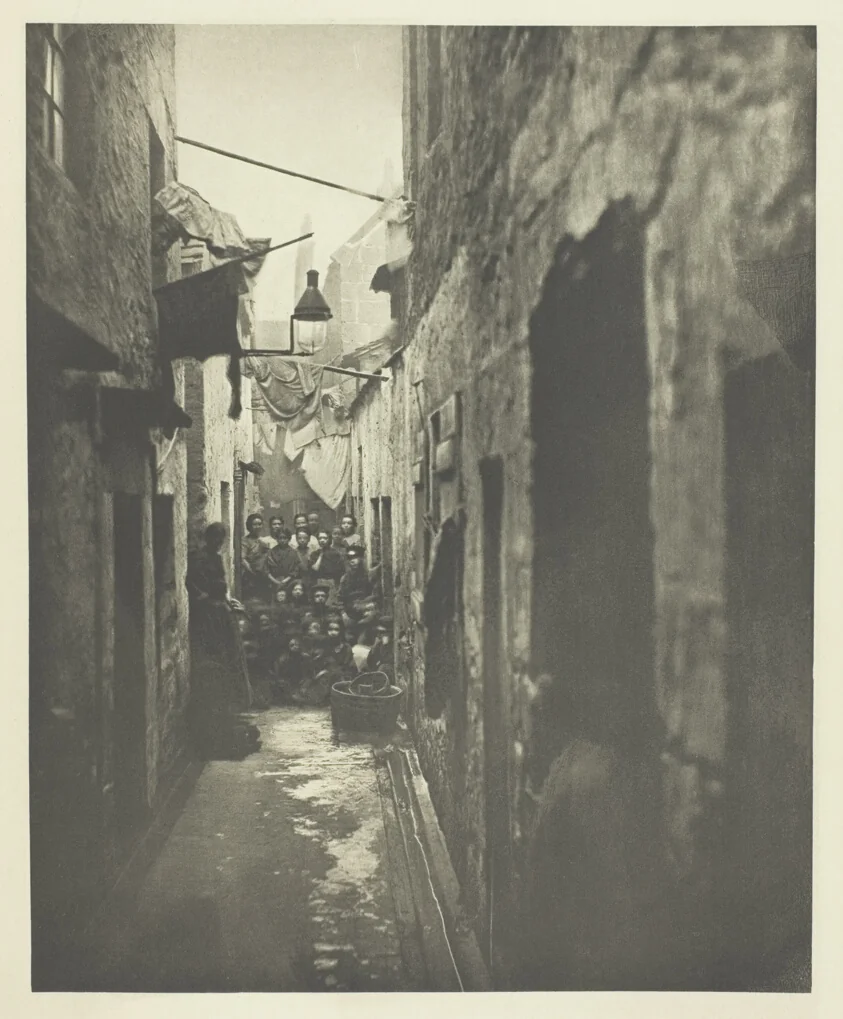 Close No. 118 High Street by Thomas Annan, photograph, 1868