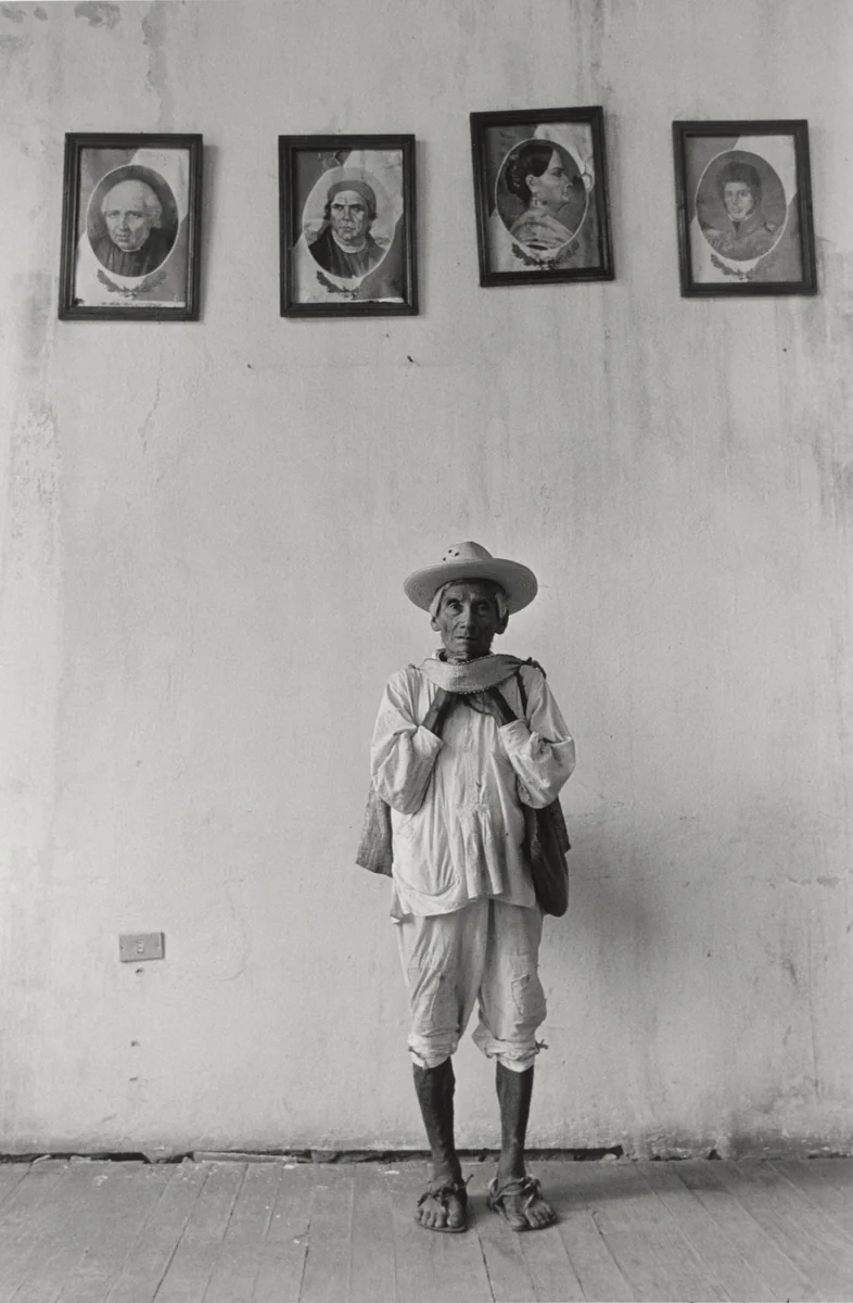 Los héroes de la patria, Cuetzalan, México (National Heroes, Cuetzalan, Mexico) by Graciela Iturbide, photograph, 1993