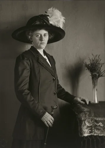 City Dweller by August Sander, photograph, 1912