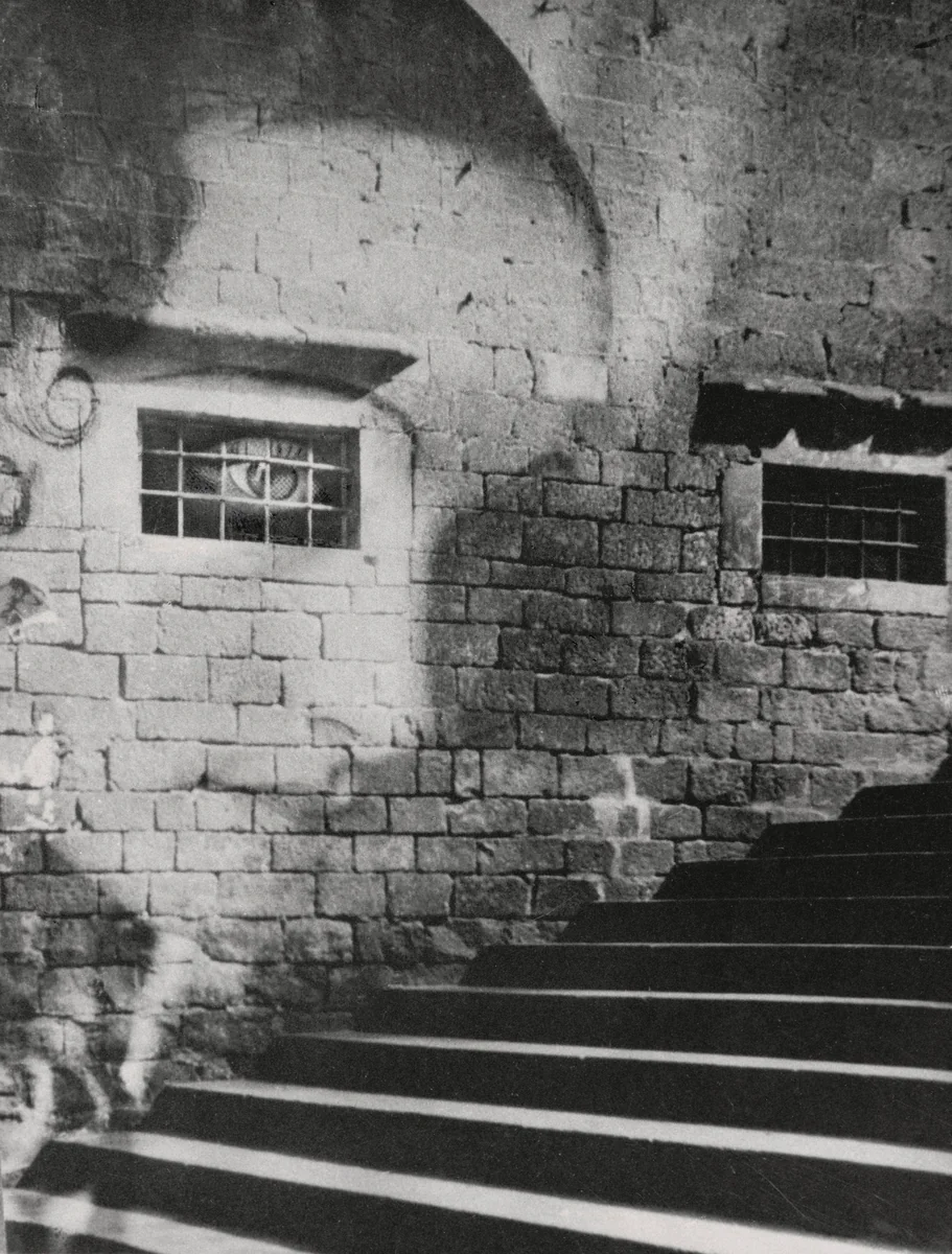Stairway to the Cathedral (Subida a la catedral) by Kati Horna, photograph, 1938
