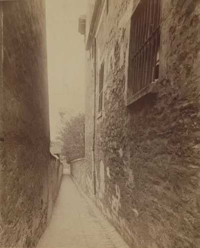 Ruelle des Reculettes by Eugène Atget, photograph, 1900