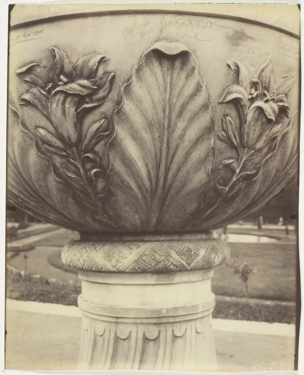 Versailles, Vase by Jean-Eugène-Auguste Atget, photograph, 1906-1907