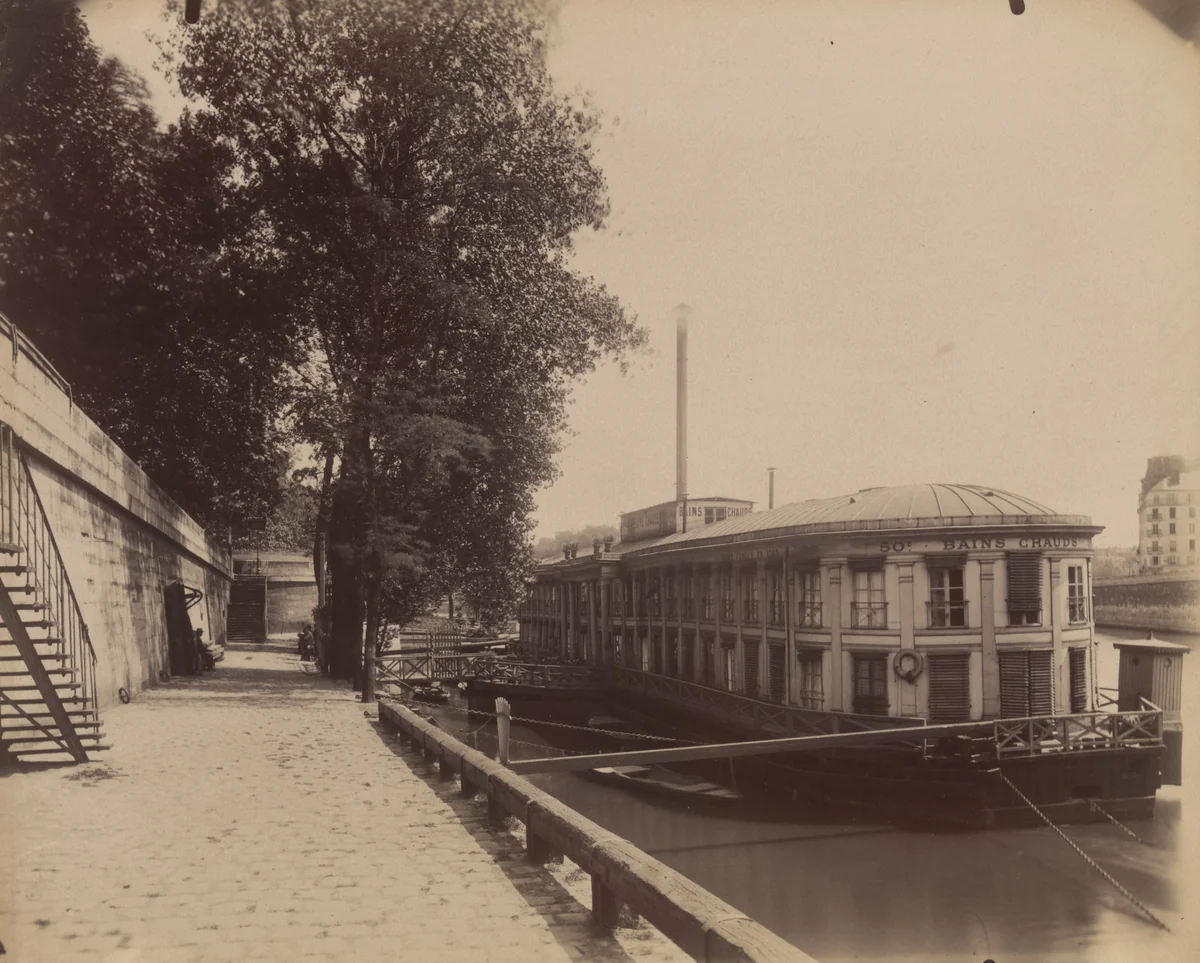 Port de l'Hôtel de Ville by Eugène Atget, photograph, 1913