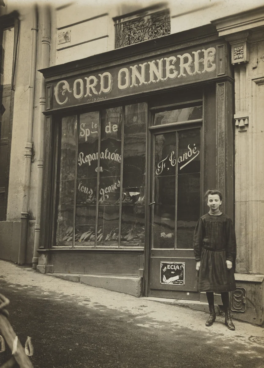 Cordonnerie, F. Candé, 6 bis, rue Ravignan, Paris by Unidentified Photographer, photograph, 1914