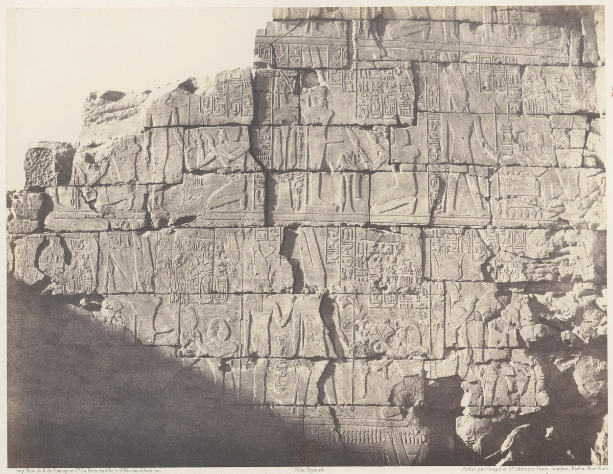Karnak (Thèbes), Palais - Salle Hypostyle - Décoration de la Paroi Intérieure au Point M by Félix Teynard, photograph, 1851-1852