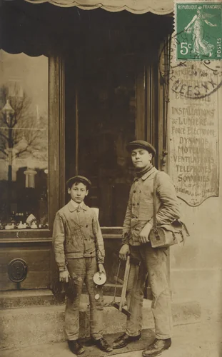 Électricien, Installations de lumière, Dynamos - moteurs – sonneries,14, rue de Saint-Senoch, Paris by Unidentified Photographer, photograph, 1914
