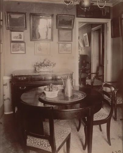 Intérieur de Mr A., industriel, rue Lepic by Eugène Atget, photograph, 1910