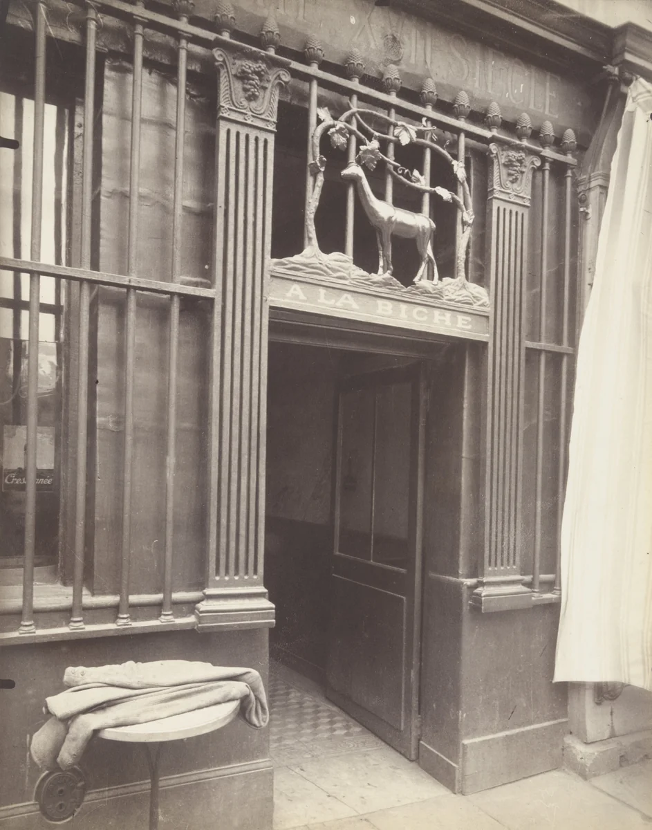 À la Biche, rue Geoffroy-Saint-Hilaire by Eugène Atget, photograph, 1922